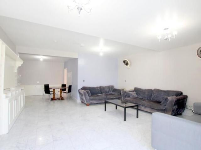 Room for rent in Summerstown, Upper Tooting