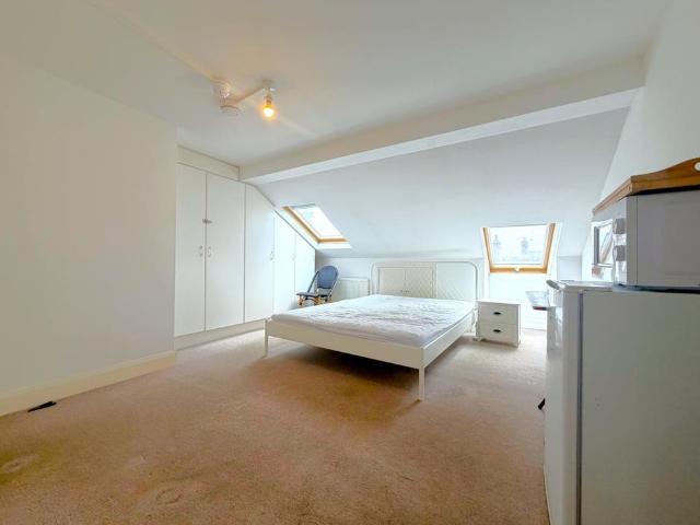 Room for rent in London Borough of Merton, South Wimbledon