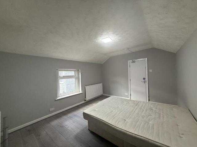 Room for rent in Leyfields, Kettlebrook