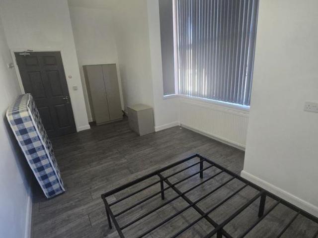 Room for rent in Goldthorn Hill, West Midlands