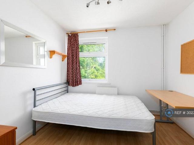 Room for rent in Hales Place, The Bridge