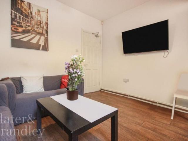 Room for rent in Attenborough, East Midlands