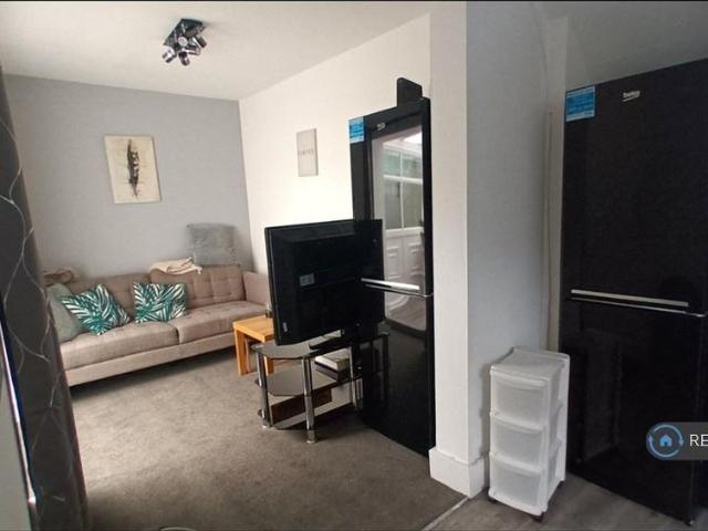 Room for rent in Elmfield, Leicestershire