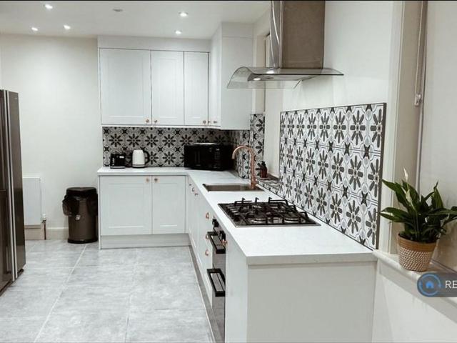 Room for rent in New Bilton