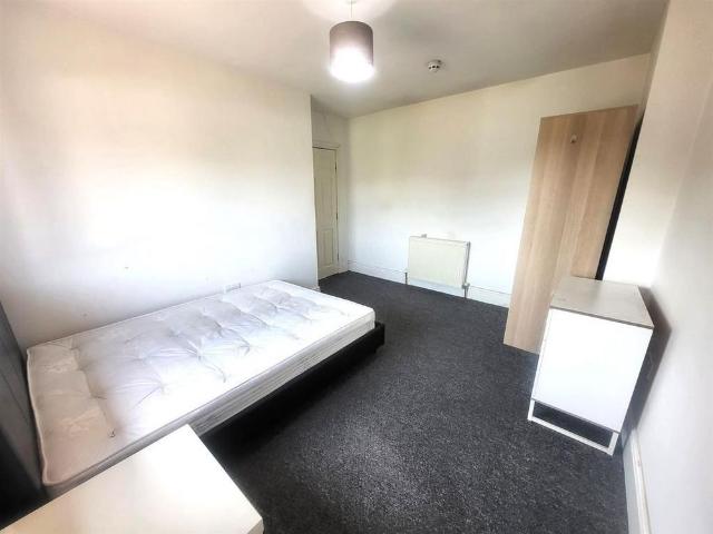 Room for rent in Fallings Park, Park Village