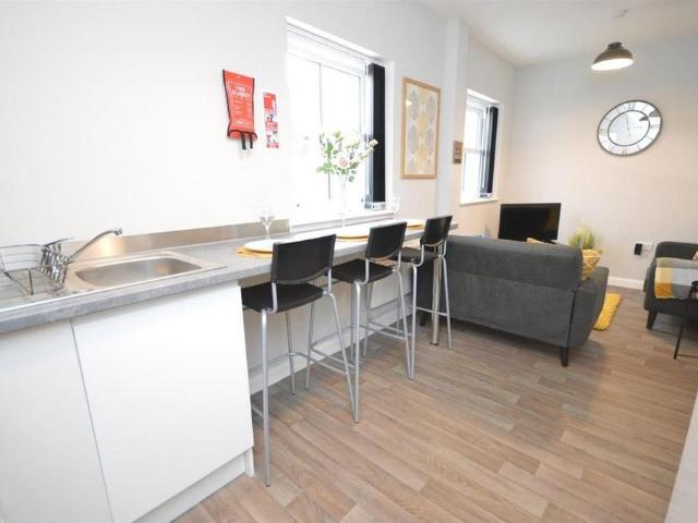 Room for rent in Little Neston, West Vale