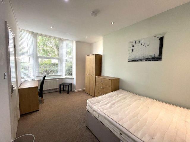 Room for rent in West Town, Peterborough