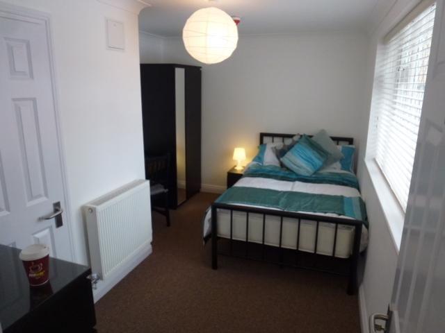 Room for rent in Foxholes, Poole