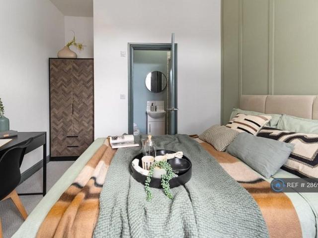 Room for rent in Chesham, Bury