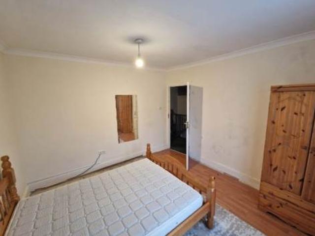 Room for rent in Loxford, Greater London