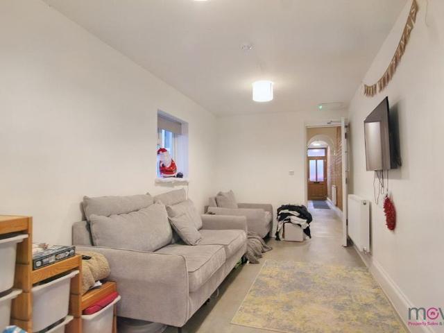 Room for rent in Chequers, Gloucester