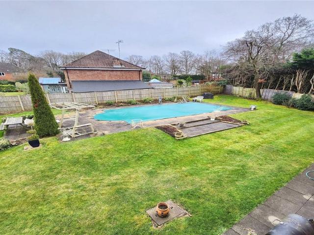 Room for rent in Denham, Gerrards Cross and Chalfonts Community Board, Tatling End
