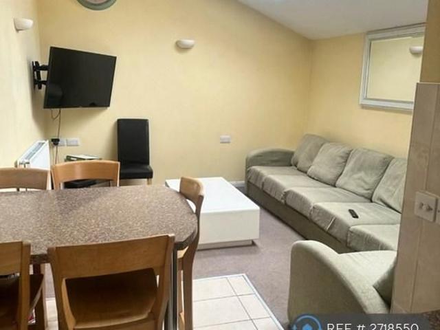 Room for rent in Stoke, Stoke-on-Trent