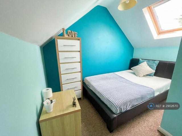 Room for rent in Walton Court, Aylesbury