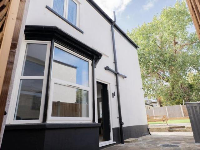 Room for rent in Kursaal Estate, Alton Barnes