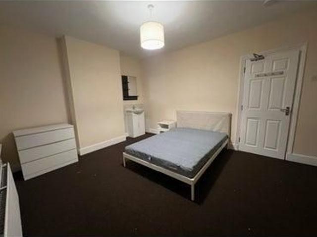 Room for rent in London Borough of Croydon, Selhurst