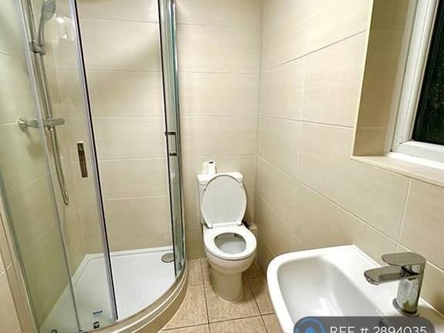 Room for rent in Oak Hill Park, Calderstones