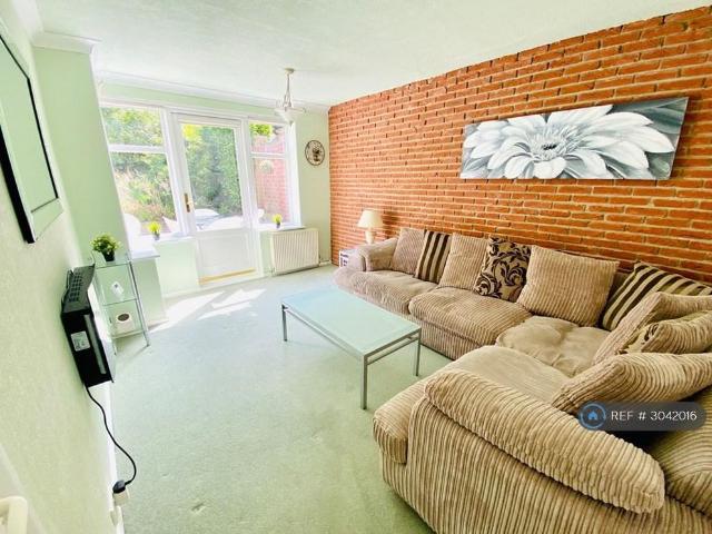 Room for rent in High Field, York
