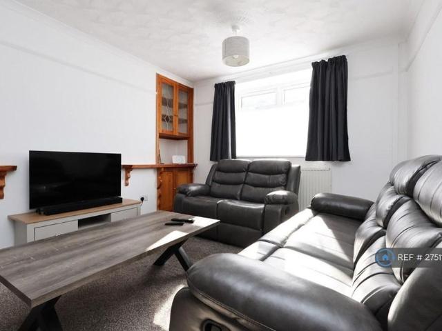 Room for rent in Pembrey and Burry Port Town, Wales