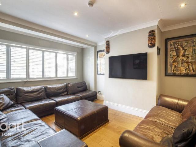 Room for rent in Carshalton Beeches, Greater London