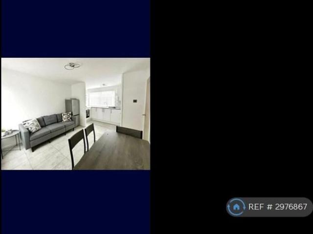 Room for rent in Digmoor, Roby Mill