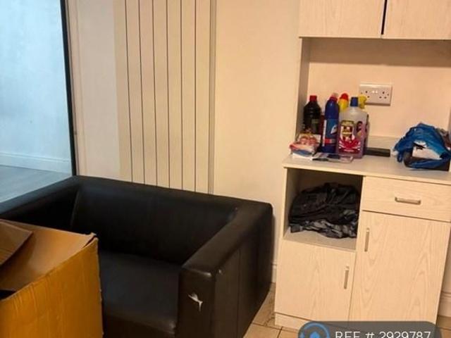 Room for rent in Bowes, Greater London