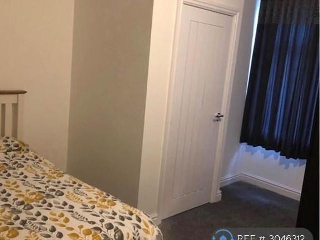 Room for rent in Woodhouse Hill, Leeds