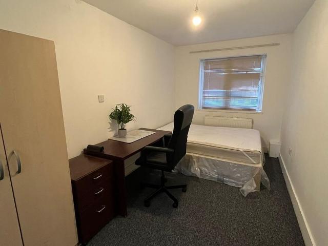 Room for rent in London Borough of Ealing, Greenford