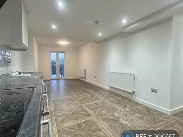 Room for rent in London Borough of Merton, Mitcham