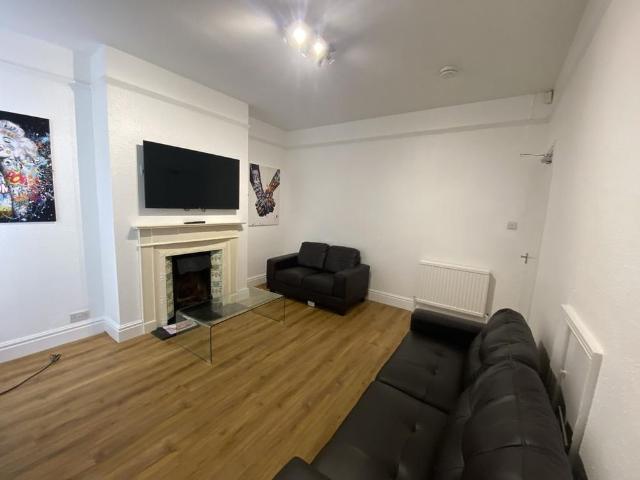 Room for rent in Elmfield, Leicestershire
