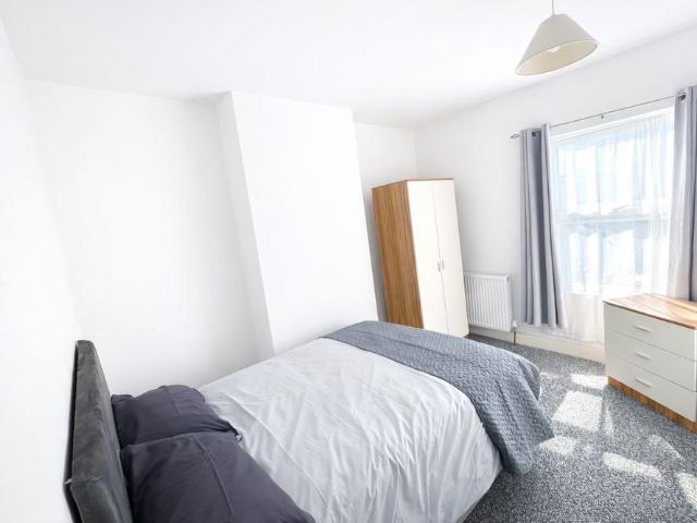 Room for rent in Queens Park, Bedford