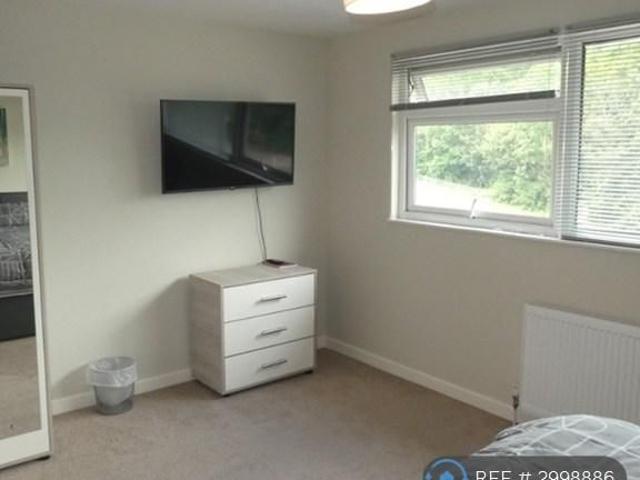 Room for rent in Brook Street, Bourne Vale