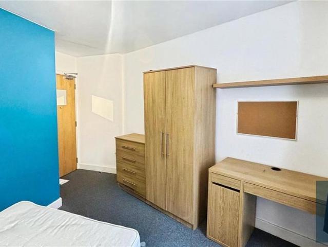 Room for rent in Highfields, Huddersfield