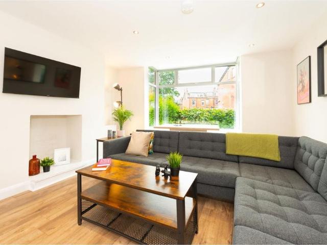 Room for rent in Burley, West Yorkshire