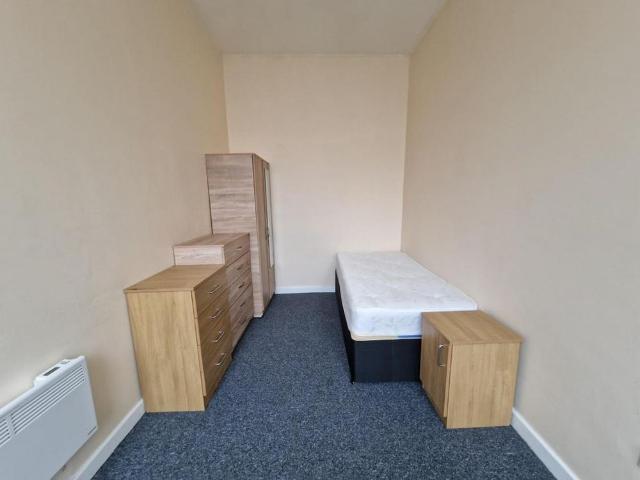Room for rent in Gorse Hill, Trafford Park
