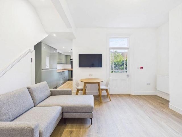 Room for rent in Kings Barton, Gloucester