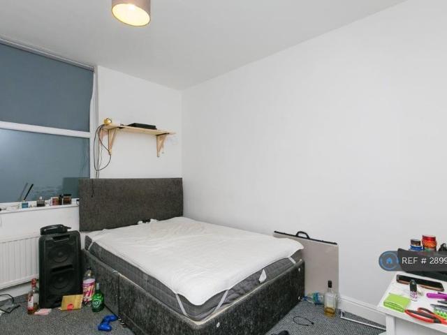 Room for rent in Northgate Village, Two Mills