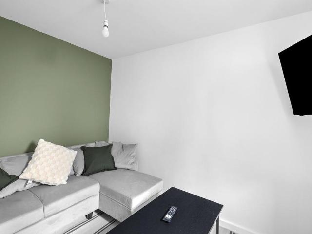 Room for rent in Pennycomequick, Plymouth