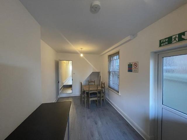 Room for rent in Barracks, The Bridge