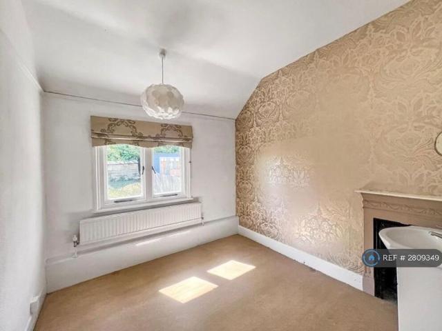 Room for rent in London Borough of Croydon, Purley