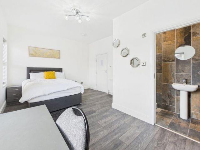 Room for rent in Boston