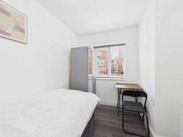 Room for rent in Boston