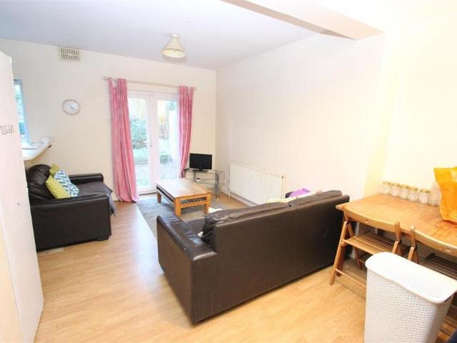 Room for rent in Lye Valley, The Slade
