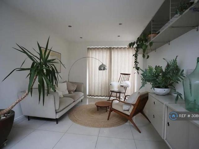 Room for rent in Lower Clapton, Greater London