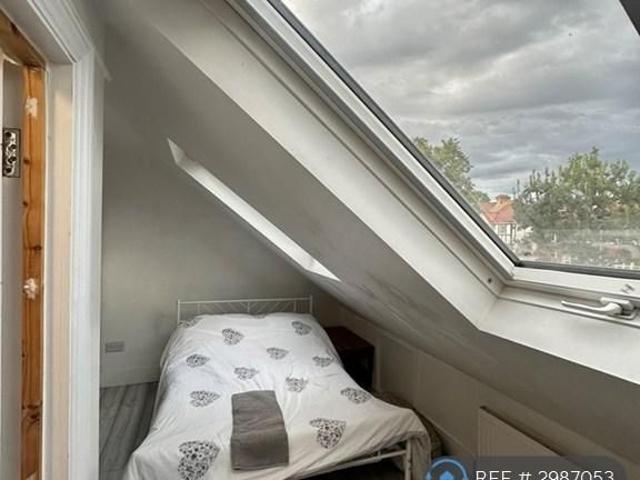 Room for rent in The Hale, Greater London