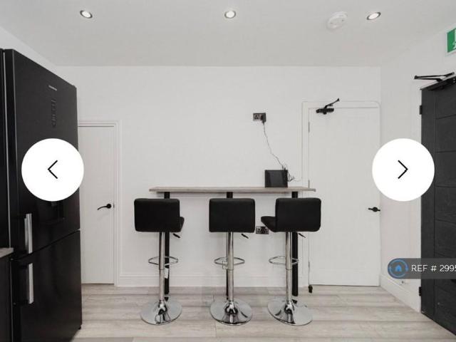 Room for rent in South Earlswood, Red Hill