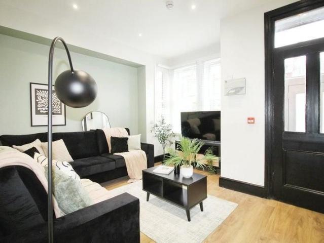 Room for rent in Burley, West Yorkshire