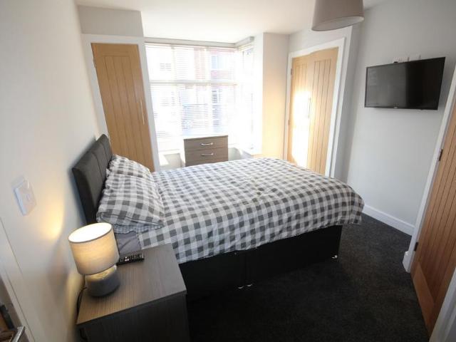 Room for rent in Horninglow and Eton, Beamhurst