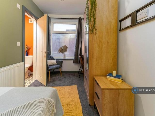 Room for rent in Lee Bank, Greater Manchester
