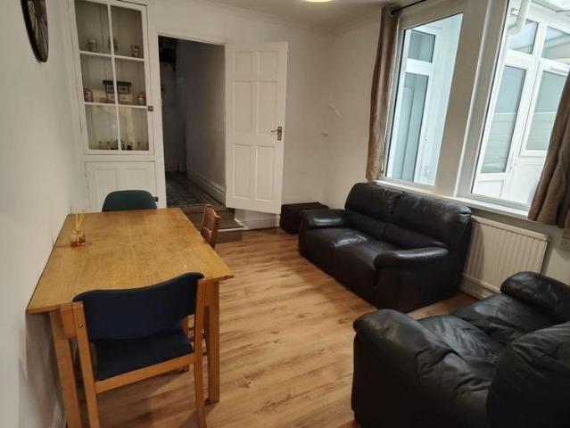 Room for rent in Falcon Lodge, Wales
